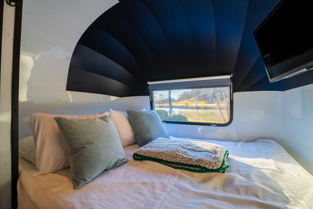 riverfrontlandyacht3