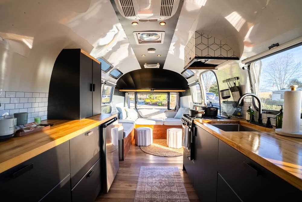 riverfrontlandyacht6